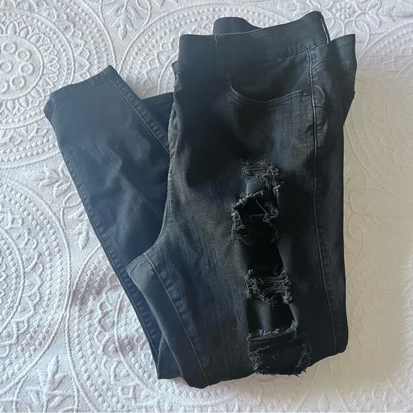 TORRID Bombshell Skinny Premium Stretch High-Rise Destructed Jean - Picture 7 of 7